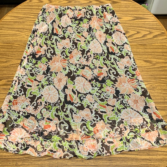 Long modest brown Cato skirt with light peach flowers - Picture 2 of 8